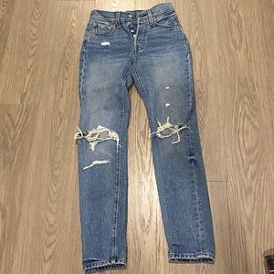 Levi’s mid wash denim jean
